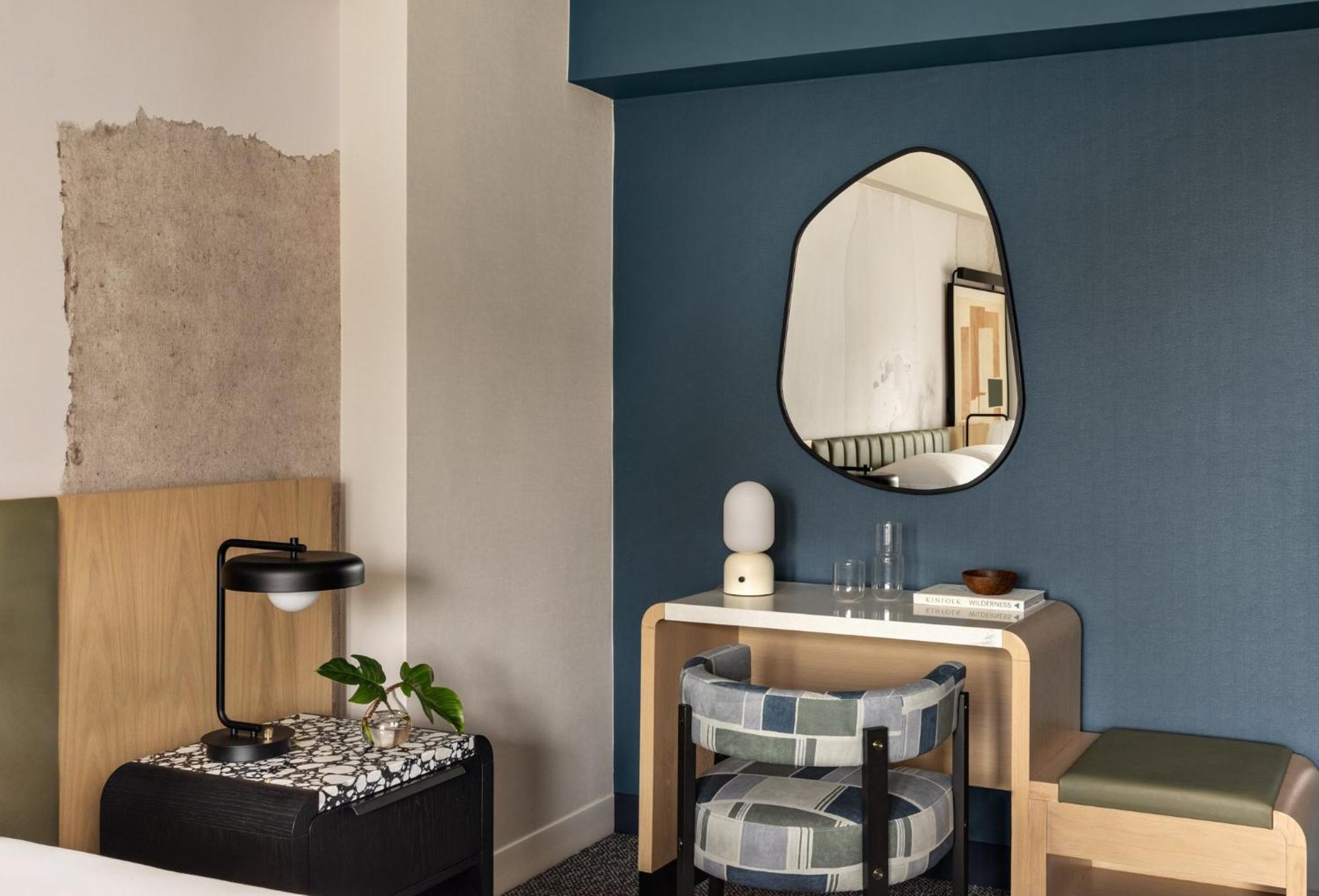 纽约 时代广场希尔顿花园旅馆酒店 外观 照片 A mirror in a home
