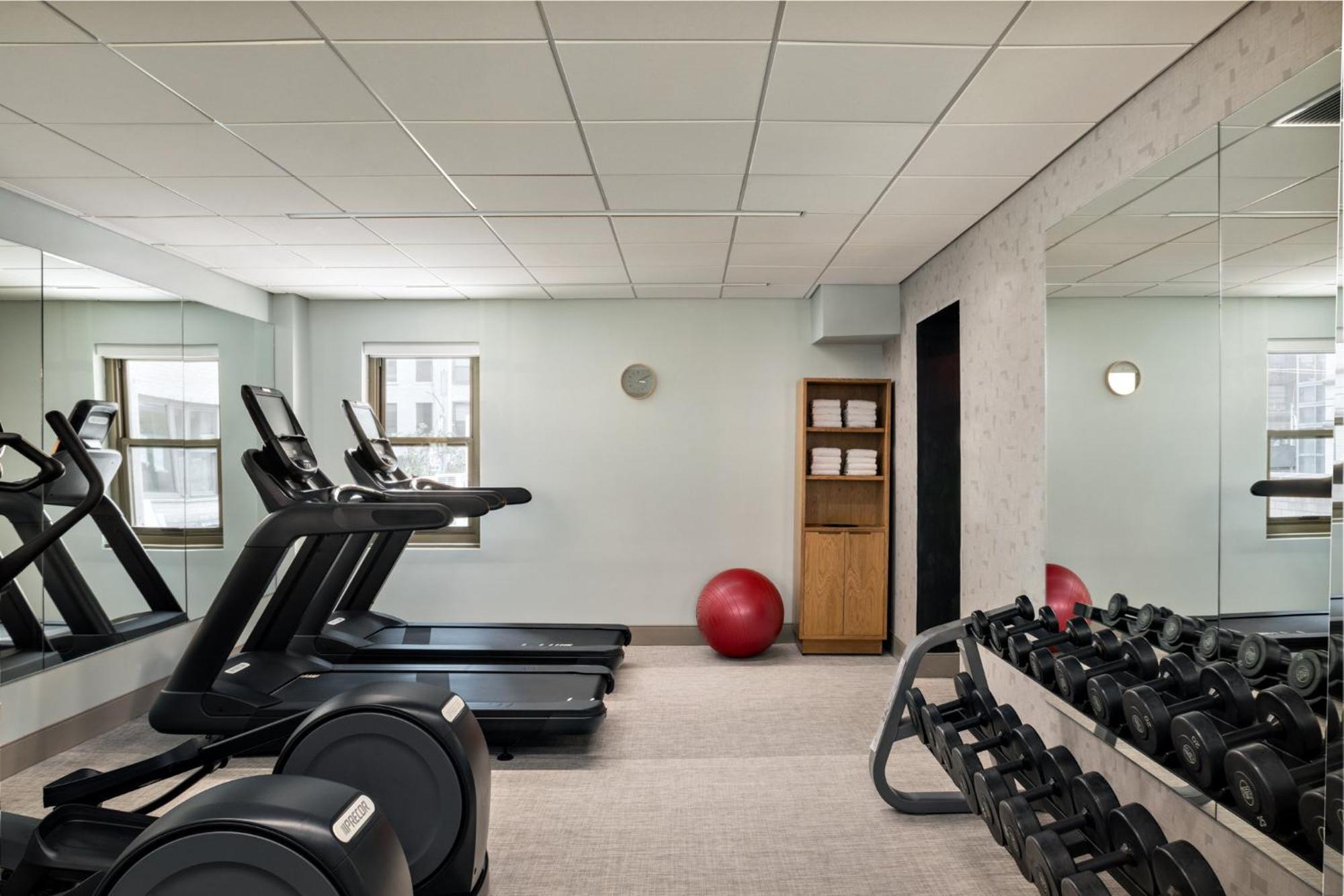 纽约 时代广场希尔顿花园旅馆酒店 外观 照片 The gym at The Standard East Village