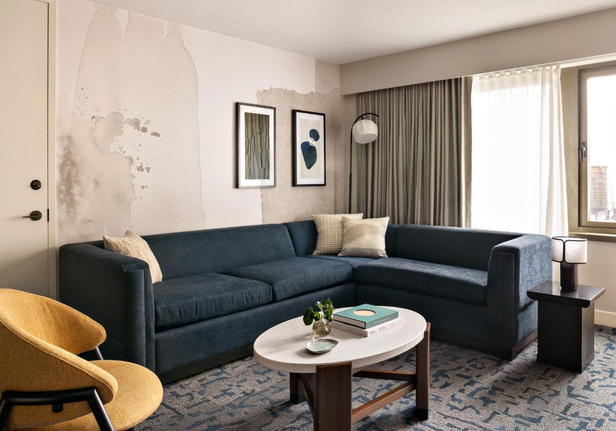 纽约 时代广场希尔顿花园旅馆酒店 外观 照片 A living room at the Hotel Commonwealth