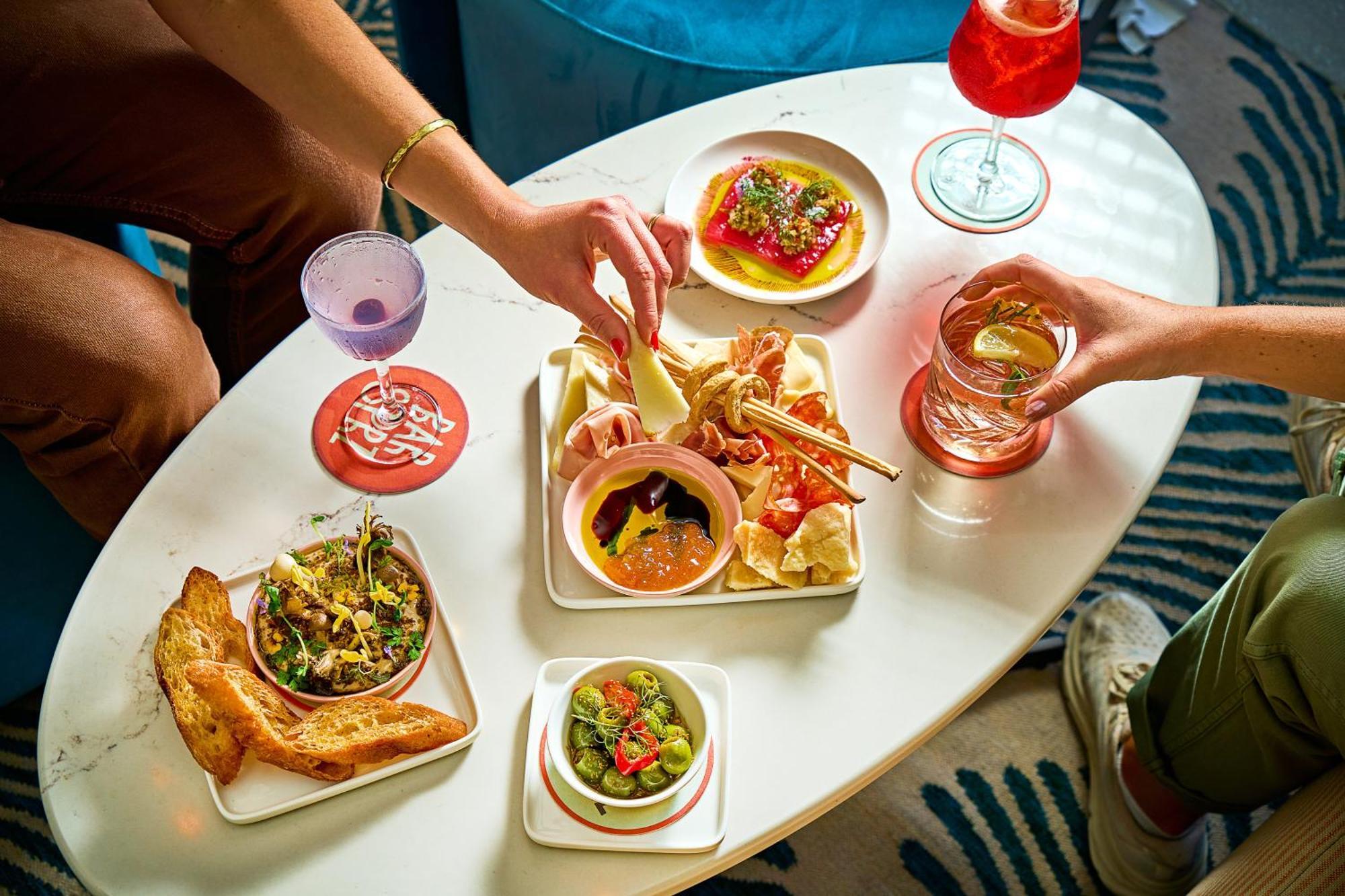 纽约 时代广场希尔顿花园旅馆酒店 外观 照片 A selection of tapas